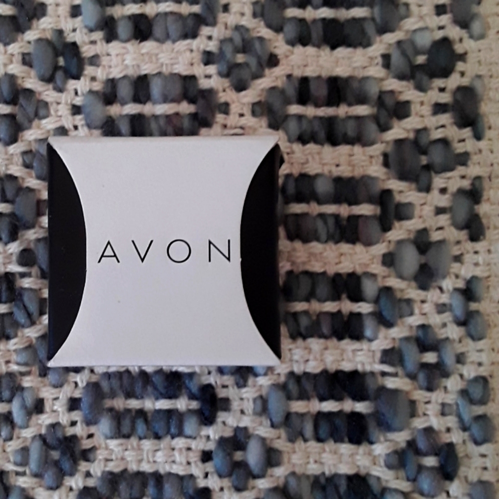 Avon Elegantly Radiant CZ Cocktail Ring